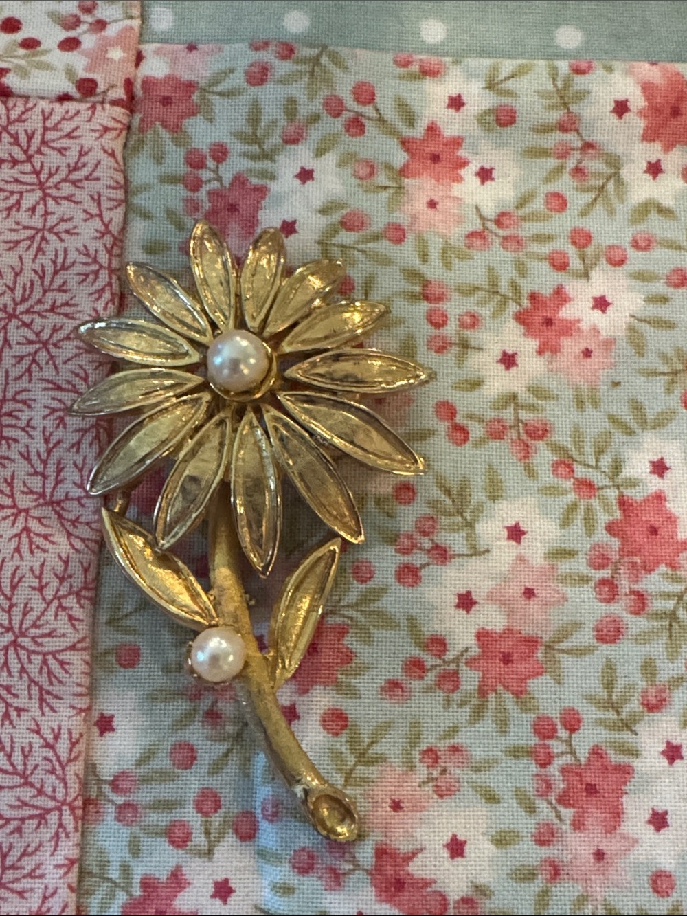Brooks Gold Daisy Brooch with Pearl Centers